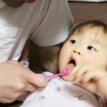 子供の歯磨きはいつから~手順と歯ブラシの選び方や乳歯を磨く理由
