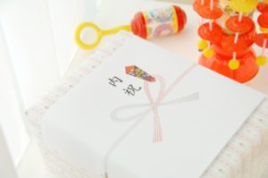 出産内祝いの金額と贈り方やもらって嬉しいもの～私の体験談