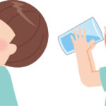 子どもがコップで飲めるまでのステップ~練習を始める時期の目安とおすすめや口コミ